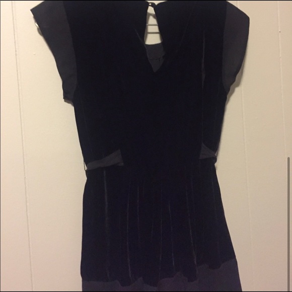 Bin 3C BCBG runway velvet blouse never worn size xxs short sleeve - Picture 2 of 6